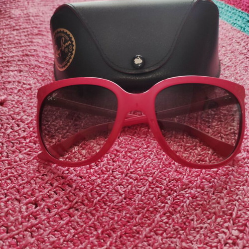 Ray Ban 4126 sunglasses used, fuchsia color