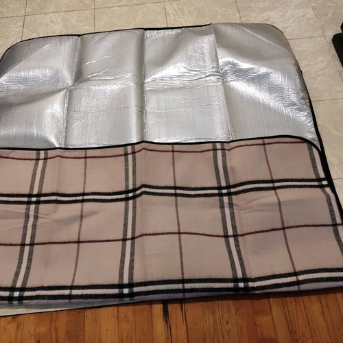 Picnic blanket like new, waterproof thermal insulation 1.65x1.30m