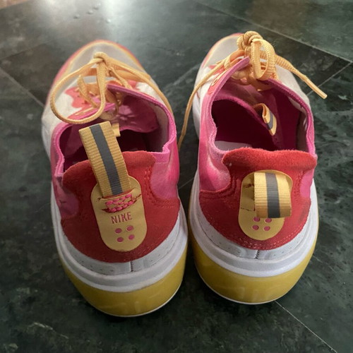 Nike athletic shoes size 37.5 like new, white and pink
