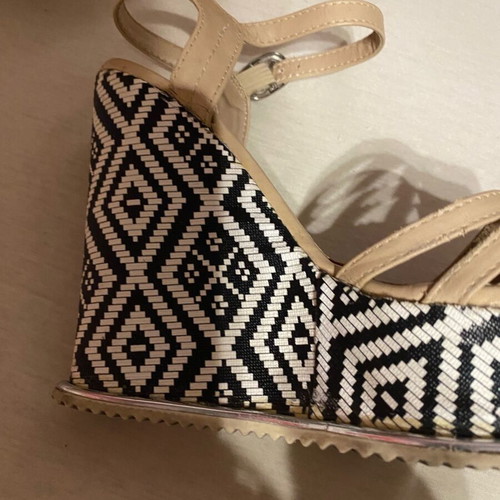 Platform sandals used, beige with black and white pattern, size 37