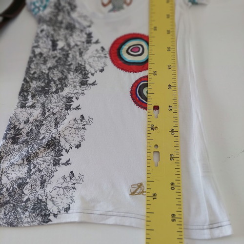 Desigual short-sleeve top small white embroidered design like new