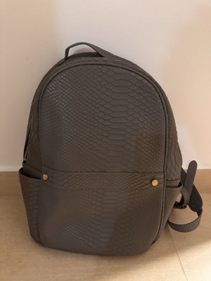 Pauls Boutique backpack like new, grey