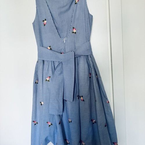 Moutaki romantic dress 100% cotton like new with embroidery and belt