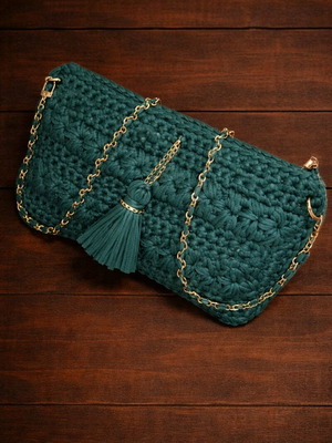 Knitted crossbody bag in green, new, handmade
