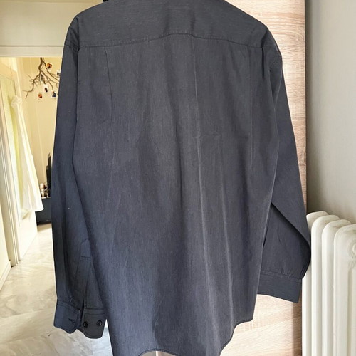 Men's dark gray shirt large like new