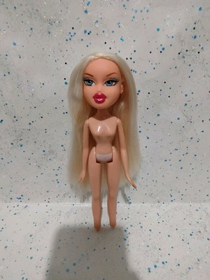Bratz Play Sports Cloe doll used with flaws