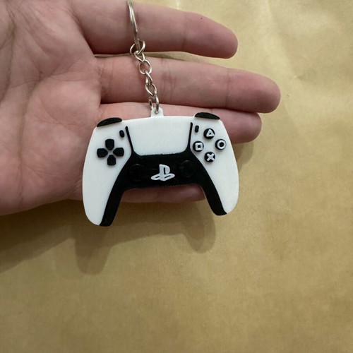 Dualsense PS5 keychain like new, black and white