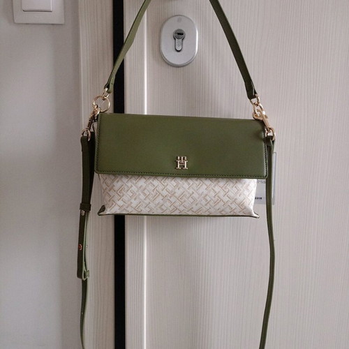 Tommy Hilfiger bag new, authentic