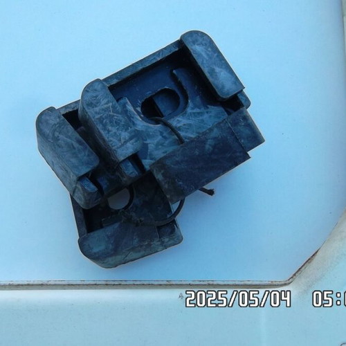 Set of 2 metal air conditioner support brackets used