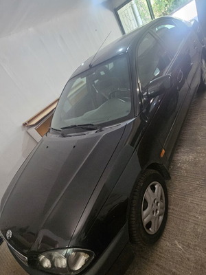 Toyota Avensis 1.6 sedan used, black, manual transmission, 1999
