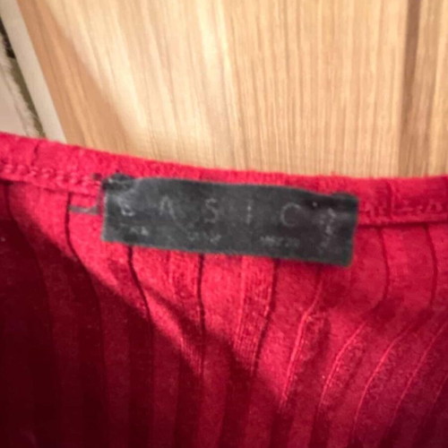 Crop top red size M like new