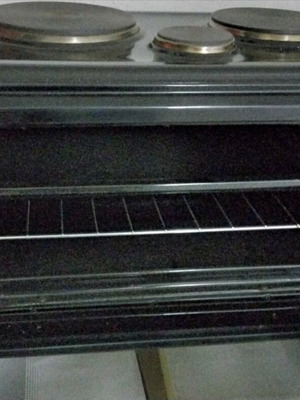 Oven with hotplates like new