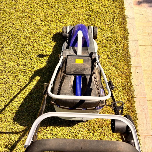 Electric lawn mower 1400w like new with 40-liter grass catcher
