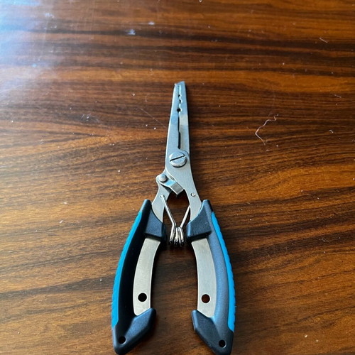 Fishing scissors new for split rings with safety lock and grip