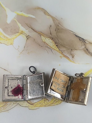 Two Small Philakta Like New, Pack
