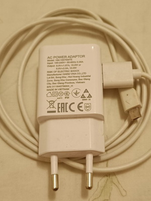 Charger 15 watt micro USB like new, cable choice