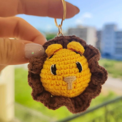 Crochet lion keychain new