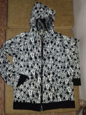 Αντιανεμικό μπουφάν μέγεθος Μ σαν καινούργιο, μαύρο και άσπρο