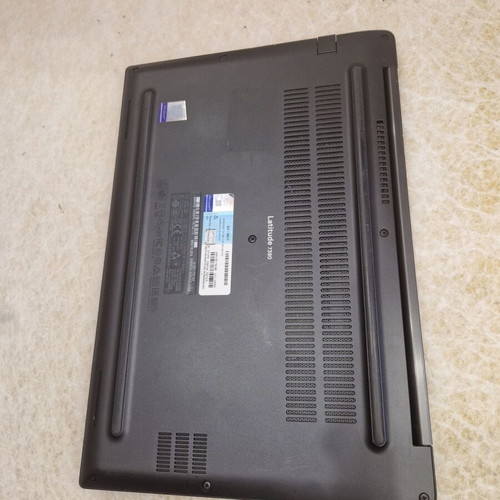 Dell Latitude 7390 Touchscreen laptop like new, Intel Core i5, 8GB RAM, 128GB SSD