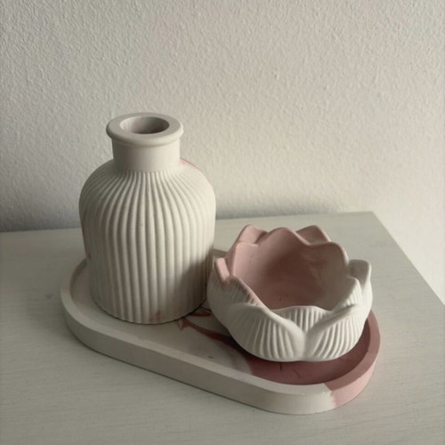 Ceramic decorative set like new