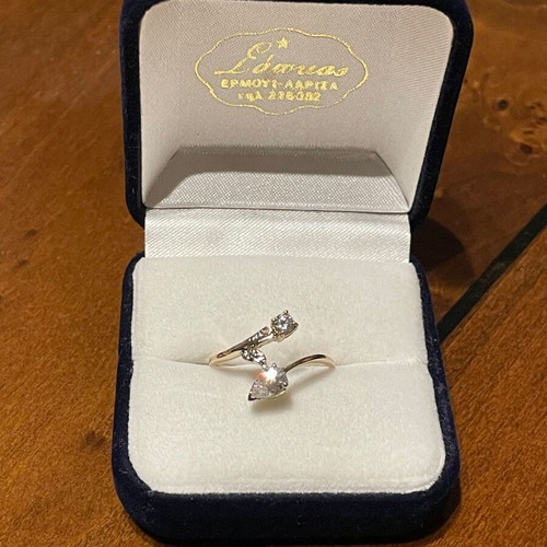 Women's 14K gold ring like new with round cut and pear-shape stones