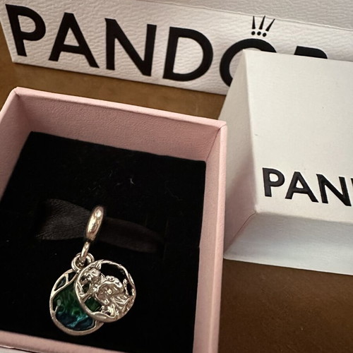 Pandora charm like new, white