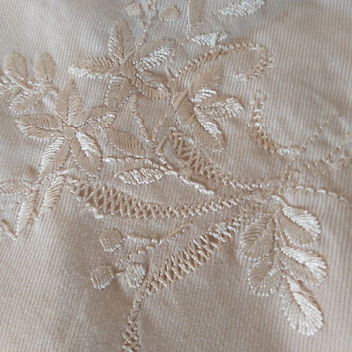 Handmade tablecloth 170×170 cm two-tone with silk thread and embroidered napkins