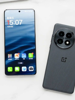 OnePlus 13 черен like new с калъф carbon fiber и защитно фолио