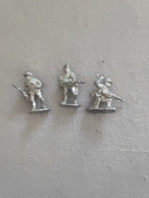 Metal figures set of 3, 2 cm height