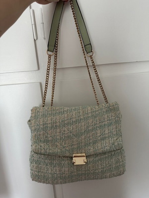 Shoulder bag used mint with boucle texture and leatherette interior