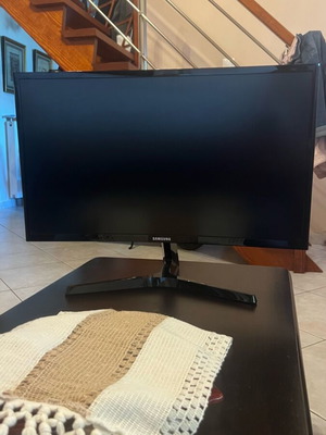 Samsung Curved Monitor 21’ like new with power cable