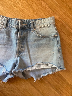 Σορτς Zara καινούργιο, size 38, στενή γραμμή, mid rise