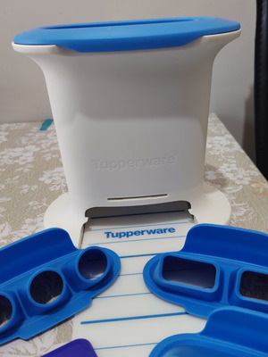 Ρολ πρες της Tupperware σαν καινούργιο, ιδανικό για σνακ από ζύμη