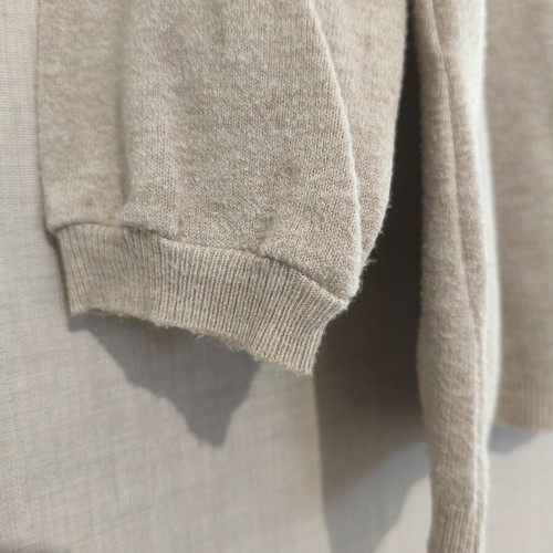 Women's beige knitted sweater with pearls size M like new