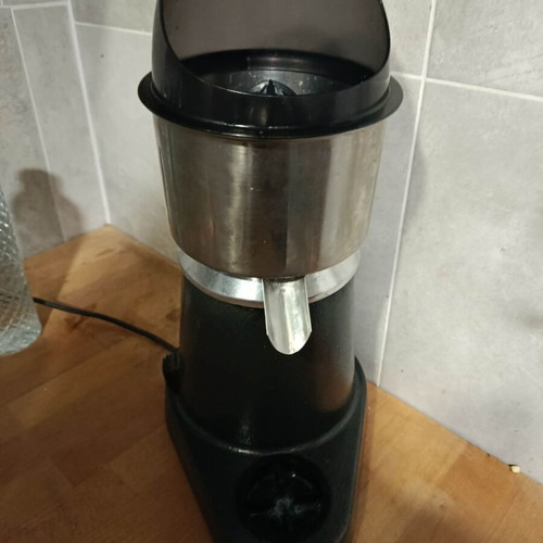 HENDI electric citrus juicer