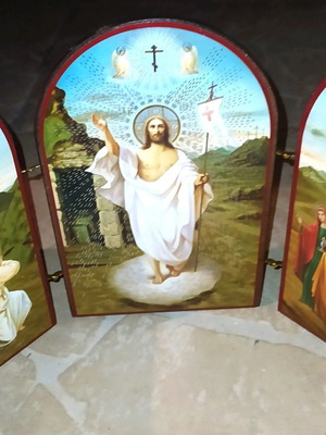 Image of Jesus and Saints that opens and closes, size 26×19