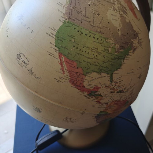 Antique illuminated globe table lamp