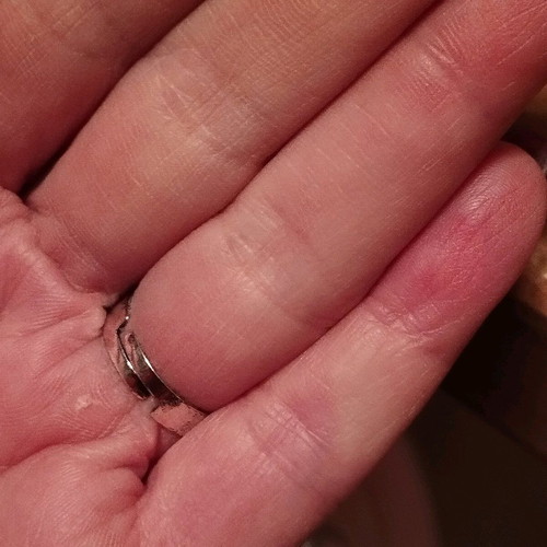 Adjustable ring in excellent condition