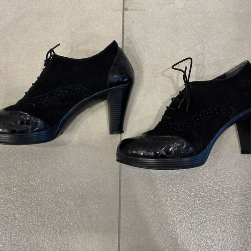 Closed heeled shoes used, size 39, eco leather and suede