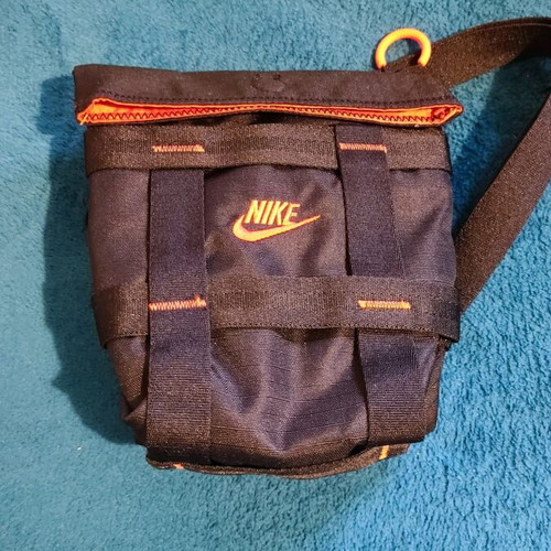 Nike crossbody bag like new, black and orange