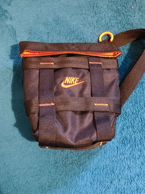 Nike crossbody bag like new, black and orange