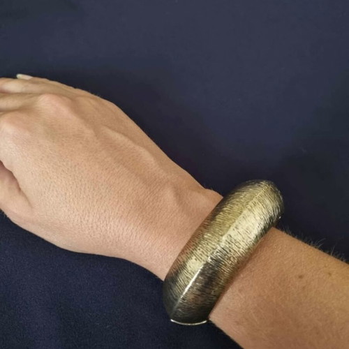 Metal bracelet in gold color like new