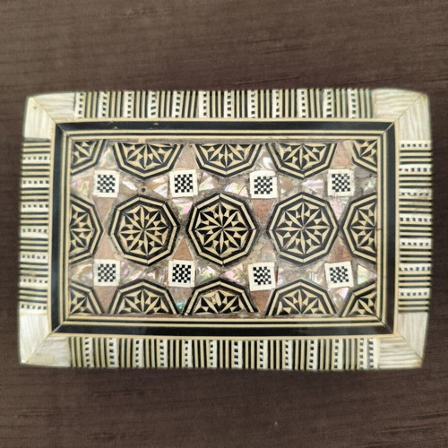 Handmade Moroccan jewelry box used with mother of pearl inlay and velvet lining