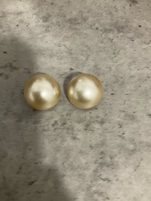 Clip-on pearl earrings like new, fashion jewelry