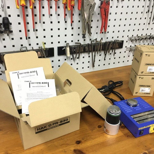 Hakko FR-830 PCB Preheater with 2 Hakko C1390C PCB Holders new
