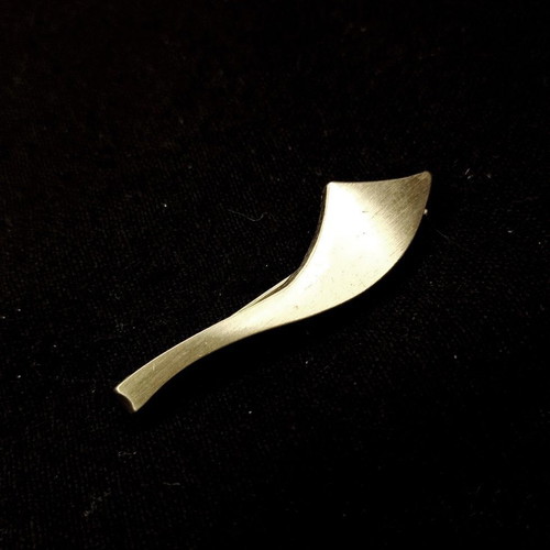 Silver brooch 925 like new, minimal design
