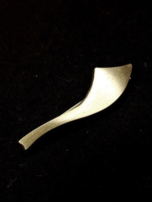 Silver brooch 925 like new, minimal design