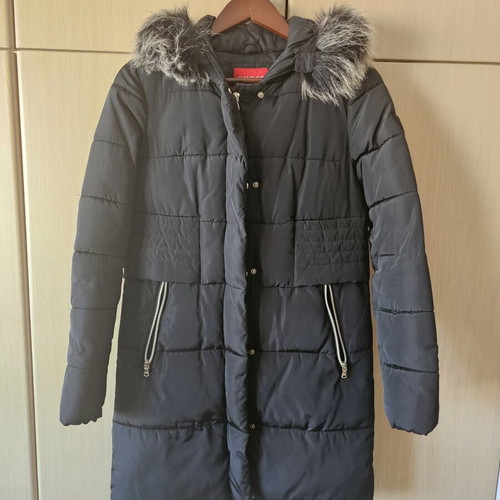 Guess women's long coat with detachable fur hood, like new, black, size S
