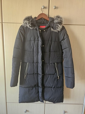 Guess women's long coat with detachable fur hood, like new, black, size S