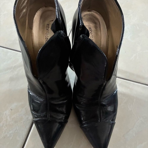 Roberto Cavalli leather ankle boots size 39 like new, black